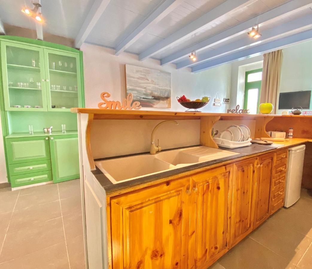 Seafront - Harbour View , Pitini 1 Apartment Сими Екстериор снимка
